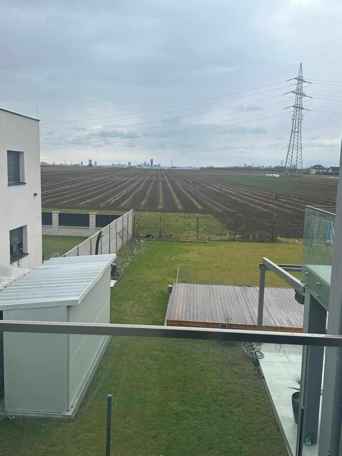 Skyline-View Villa Gerasdorf bei Wien Exterior photo